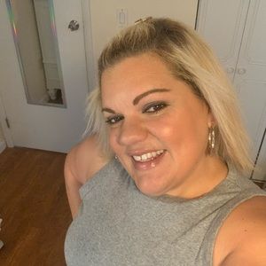 Meet your Posher, Elaine